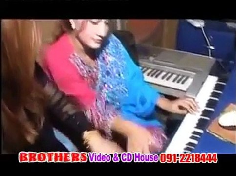 Musarat Momand Feat Urooj Momand Za Pekhawary Yem Ta Swatai