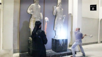 EI destrói estátuas milenares em museu no Iraque