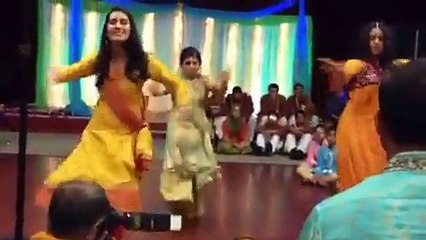 Sweet dance by girls on mehndi