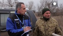 Ucrania: Ejército retira su armamento pesado, entre dudas y amenazas de los rebeldes