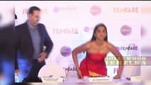 Sonam Kapoor   Cleavage Expos Tightest Dress Ever at Ciroc Filmfare Glamour and Style Awards