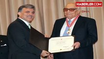 Abdullah Gül'den Yaşar Kemal İçin Fotoğraflı Başsağlığı Mesajı