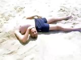 Headless Body & Bodiless Head on the Beach - Super ! - На Пляже без Головы - Прикол !