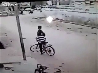 Bull Hit a Man on Motorcycle - Video Dailymotion