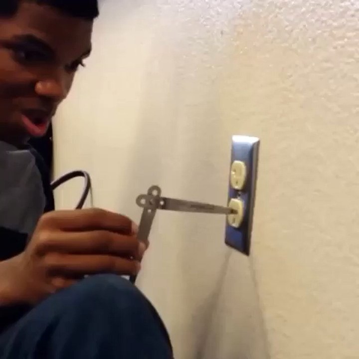 man electrocuted - Vines - Bloopers - Funny