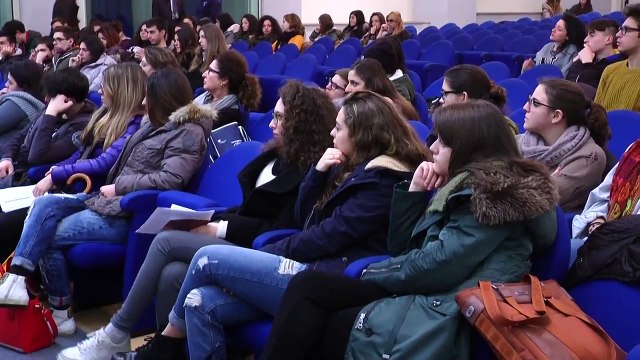 Napoli - Omicidio Garlasco, gli studenti del Suor Orsola assolvono Alberto Stasi (26.02.15)