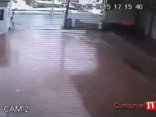 Kalaşnikoflu şüphelilerin yakalandığı operasyon kamerada