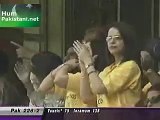 Pakistan vs India Cricket Fight ab Younis KHAN nay Harbajan ki Maan Behn Ik kardi