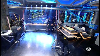¿Qué hará más ruido al explotar, un balón o un neumático de tractor I El Hormiguero 3.0