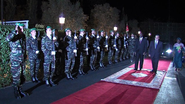 SM le Roi offre un dîner en l'honneur du Premier ministre burkinabé, Yacouba Isaac Zida
