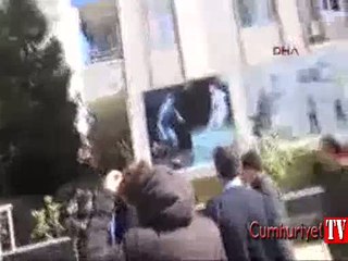 Sevgilisinden dayak yiyen erkeği polis kurtardı