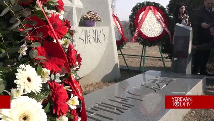 Զորավար Անդրանիկը պարգևատրվեց Վազգեն Սարգսյանի մեդալով