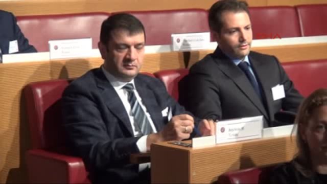 Beşiktaşlı Yönetici Erdal Torunoğulları UEFA Kupası ile Poz Verdi