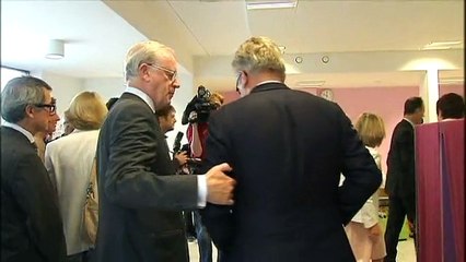 Armand De Decker envisage une plainte contre "Le Canard Enchaîné"