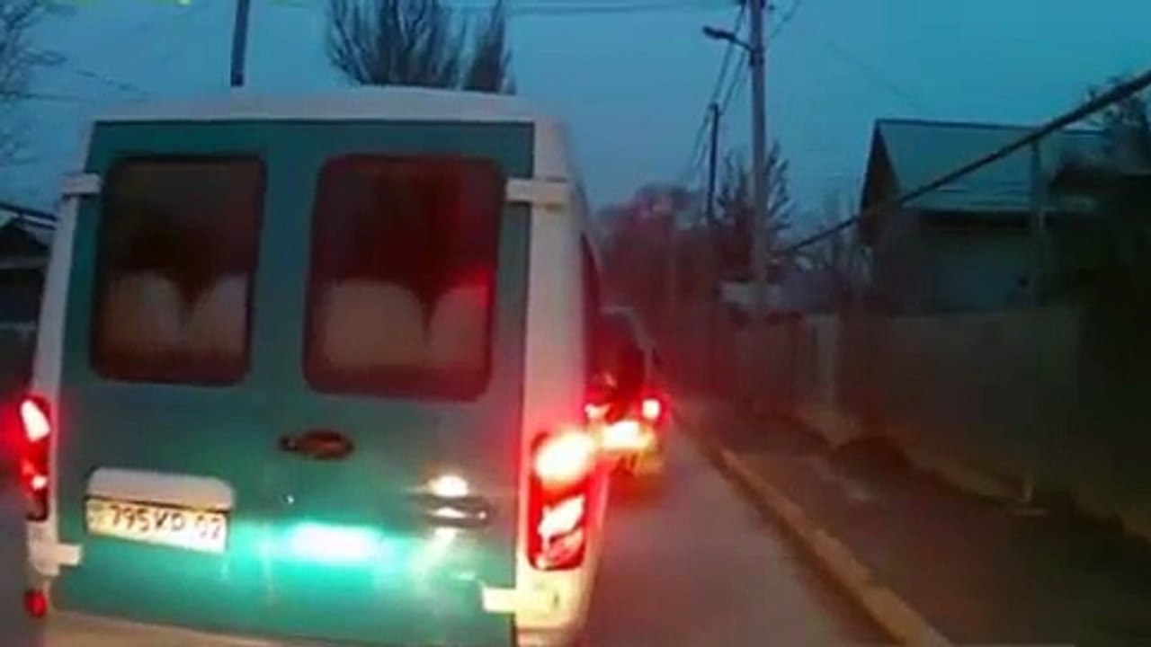 Russian prisoner trying to escape from police truck