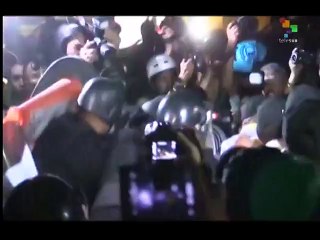 Mexico: Police clash with Ayotzinapa protesters