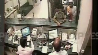Unique bank robbery in Karachi, A Single Clumsy Robber cleared the Bank.