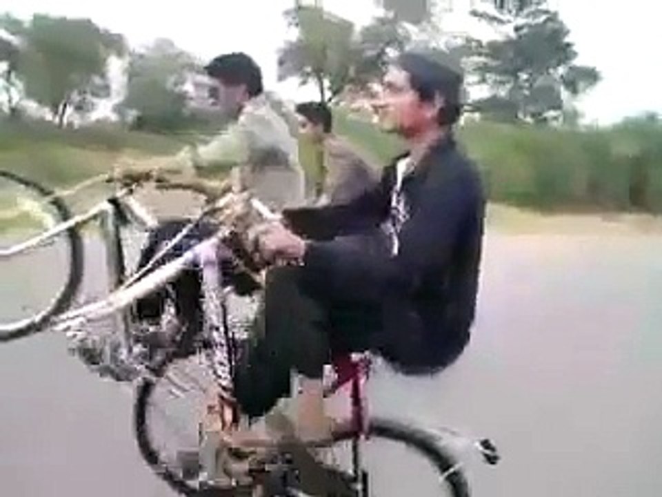 Dangerous Wheeling without Tyre Must Watch Pakistani funny clips 2017 new funny videos | funny clips | funny video clips | comedy video | free funny videos | prank videos | funny movie clips | fun video |top funny video | funny jokes videos | funny jokes