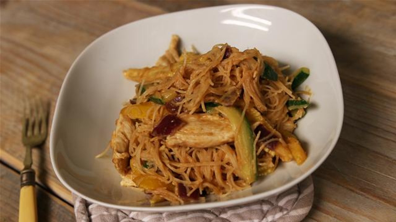 Get Lean In 2015: Peanut Butter Chicken Noodles