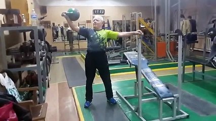 Avô ucraniano de 81 anos em ótima forma