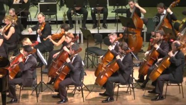 Antalya Devlet Senfoni Orkestrası'nı Ünlü Şef Rahbari Yönetti