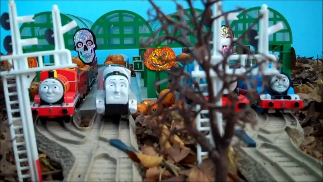 Thomas & Friends Play Doh Halloween Pumpkin Ghosts Haunted Toy Story Tom Moss Prank Playdoh