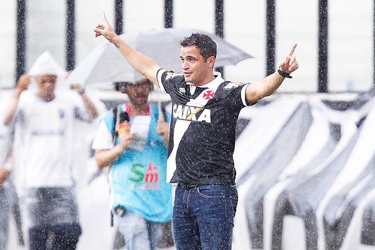 Novo rei de São Januário! Falcão é apresentado no Vasco