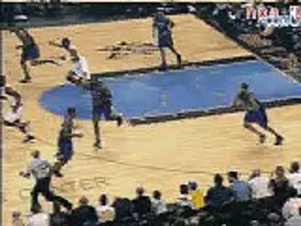 allen iverson dunks on vince carter face!
