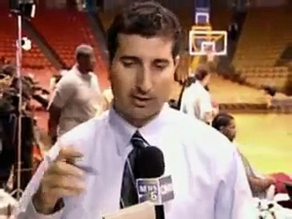 LeBron James best basketball trick (AMAZING)