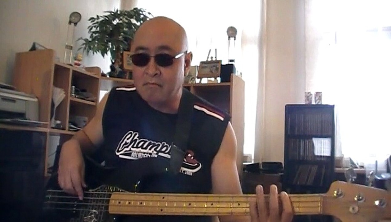 Borderline Madonna Bass cover Bob Roha