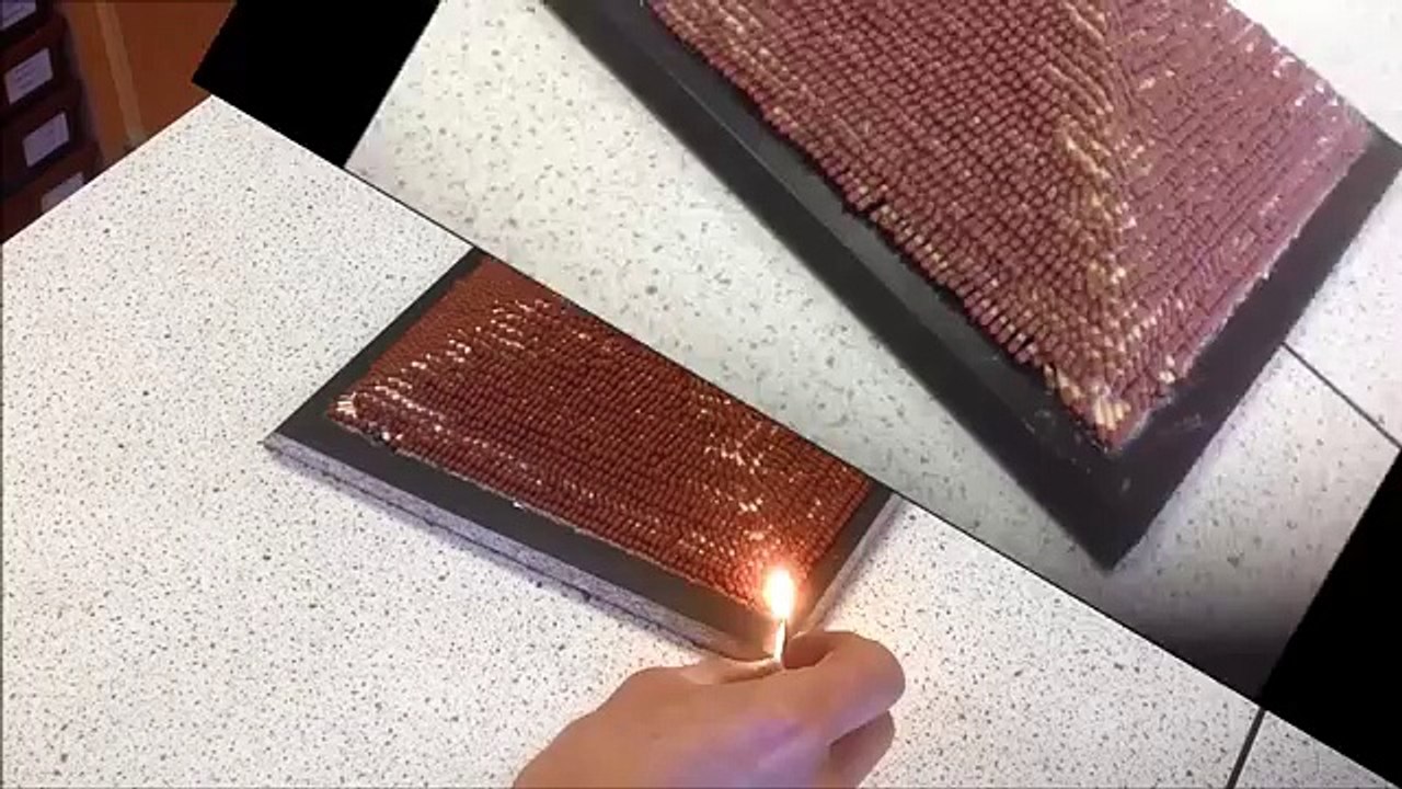 Quand une pyramide d'allumettes prend feu, ça donne ça !