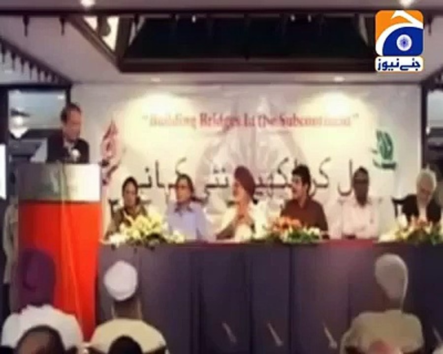 بھارت میں ایک بزرگ مسلمان کو داڑھی سے پکڑ کر