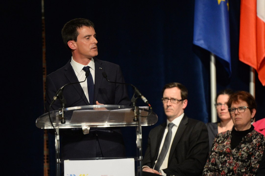 Manuel Valls à Betton : la Bretagne et "les remparts de Guérande"