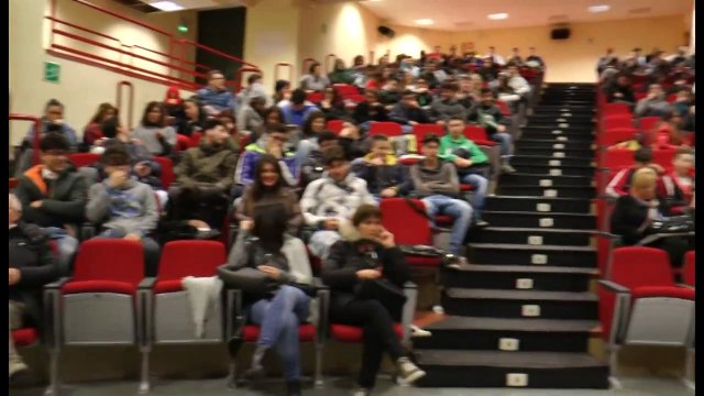 Napoli - Antiracket, il magistrato Maresca incontra gli studenti di Ponticelli (27.02.15)