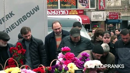 Killer on the streets to kill a man, funny video (ilopranks)