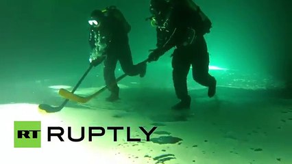 Suyun Altında Buz Hokeyi Oynayan Çılgın Ruslar