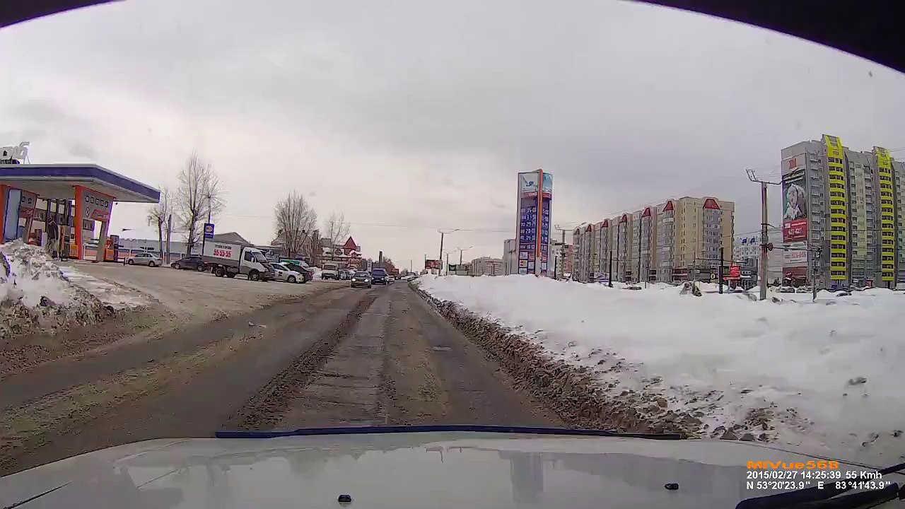 Вылез посмотреть - ДТП в Барнауле 27.02.2015