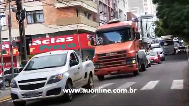 GREVE DOS CAMINHONEIROS: Caminhoneiros são aplaudidos em Erechim/RS (27/2/2015).