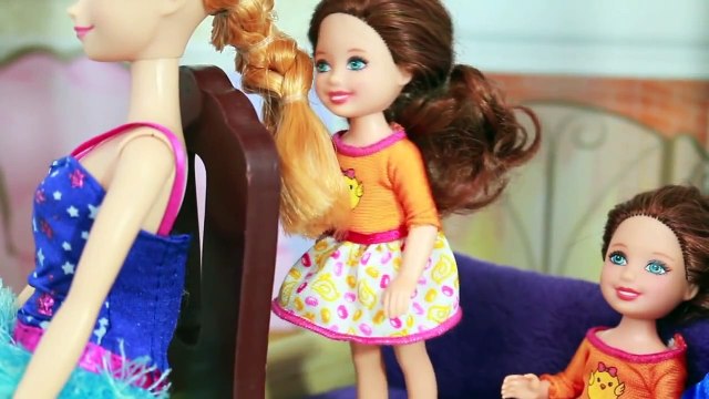 Frozen Anna BROWN HAIR Summer Fun Day 8 Barbie Parody Frozen Toby AllToyCollector