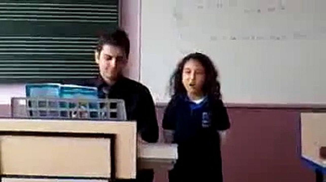 Bu Gece Son - Müzik Öğretmeni ve 2.Sınıf Öğrencisi
