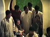 Watch Imran Khan Sitting Like A Common Man with Other People, A Rare Video of 1996