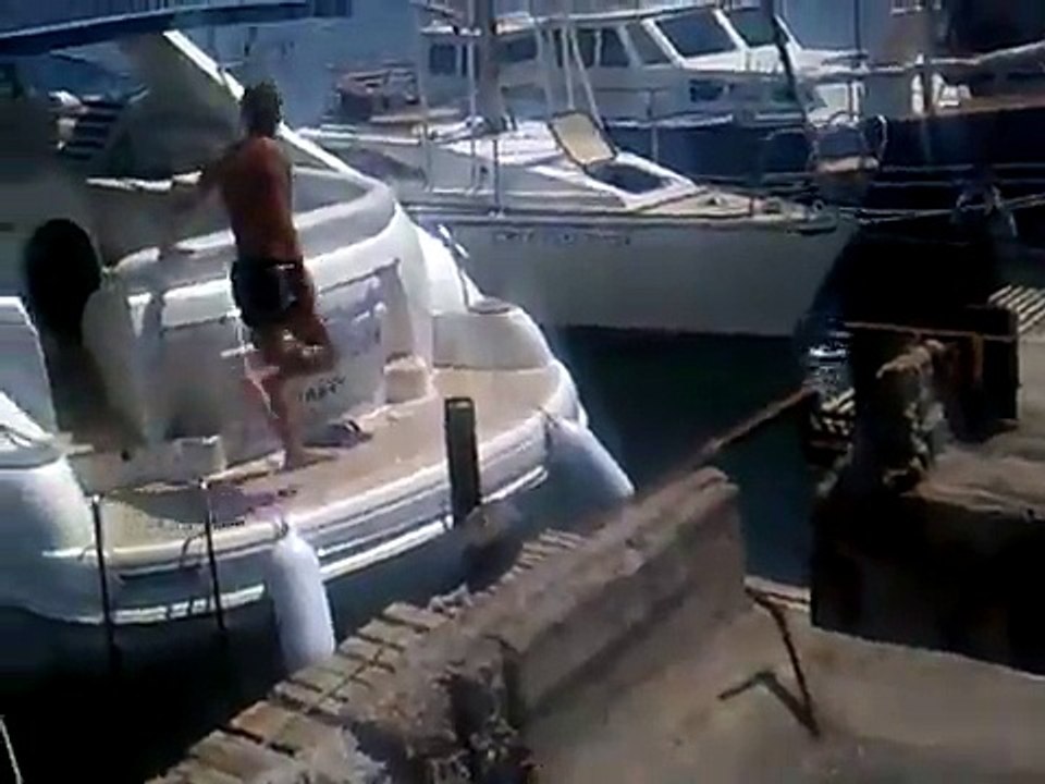 Boat Owner Pranks Sun Bathers
