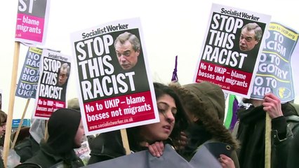 Download Video: GB: des manifestants pro and anti-UKIP face à face à Margate