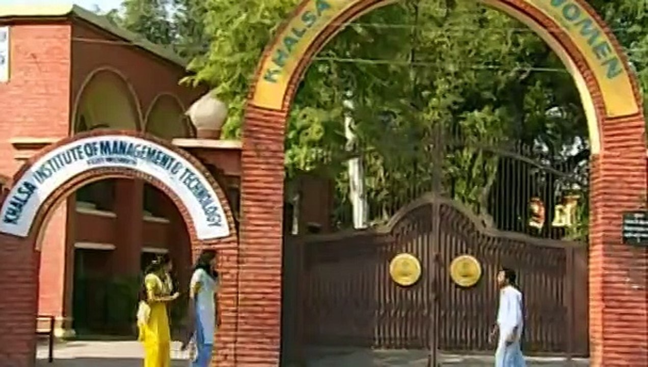 Police nal tichr mehngi paindi aa....ha ha