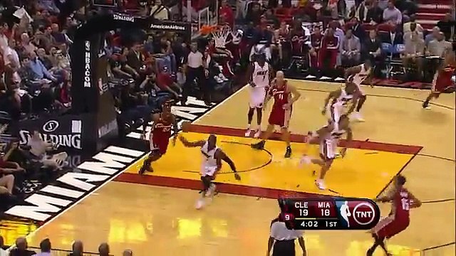 Dwyane Wade Dunk on Varejao (HD)