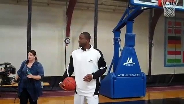 Dwyane Wade shows basketball moves