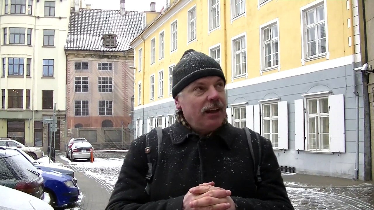 Рига  Латвия 2014 13 января у окон Рижской думы