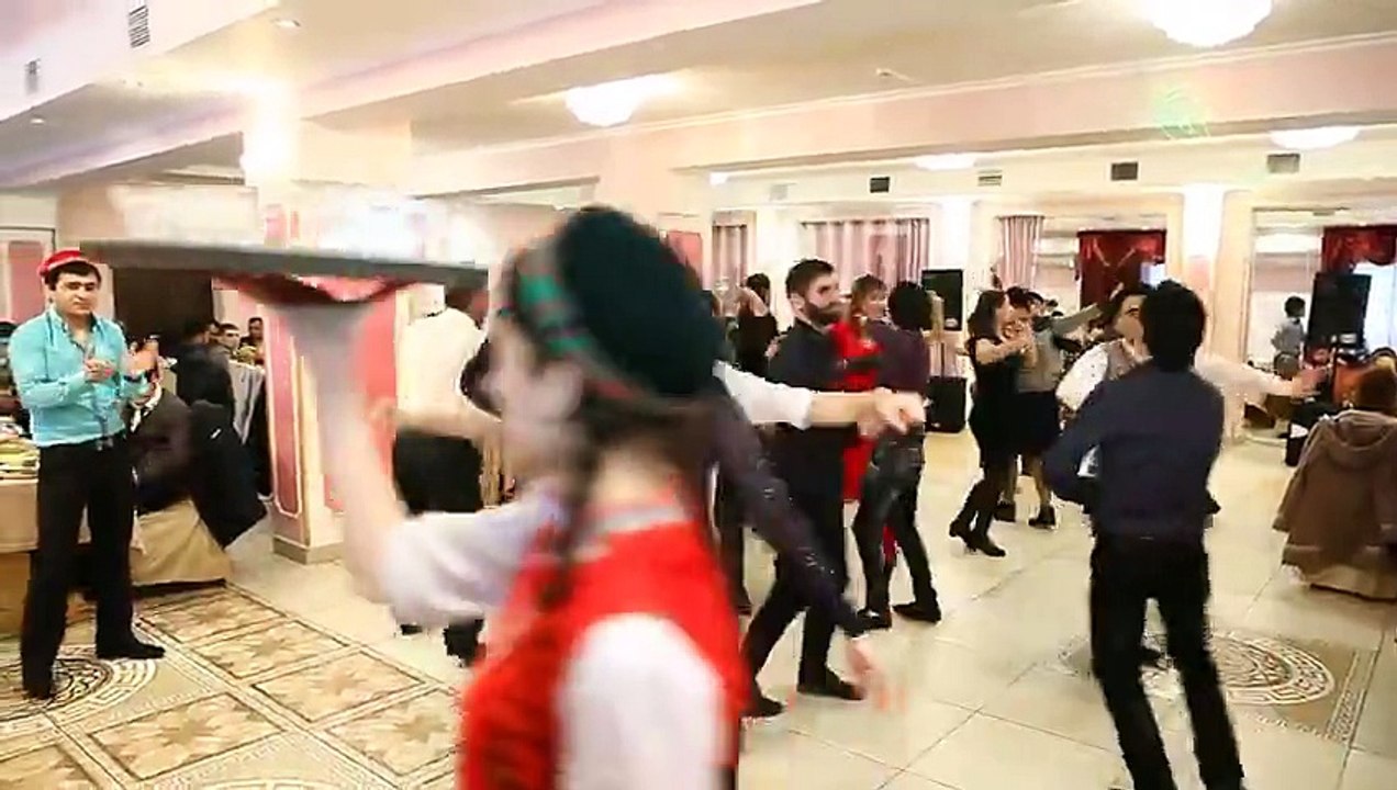 Afgani Hot Girl Dance With Pashto song 2015_ Raghlo Os Da Shano Khalo Doran