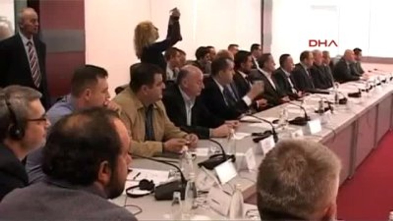 Kosova Başbakanı İsa Mustafa İşletmecilerle Bir Araya Geldi