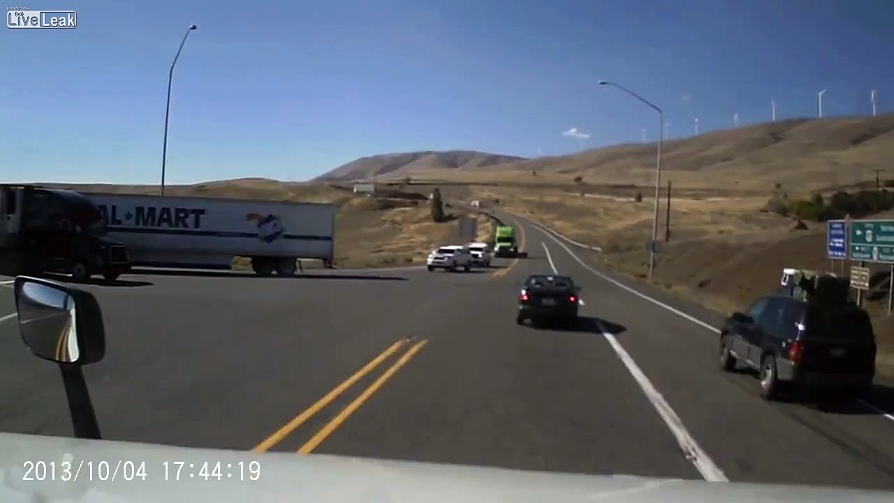Extremely Mad Truck Crash